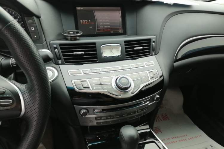 Used Infiniti Q70 2017 Q70L 2.5L Elite Edition Audio And AC Panel