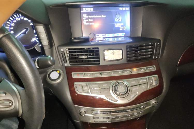 Used Infiniti Q70 2017 Q70L 2.5L Enjoyment Edition Audio And AC Panel