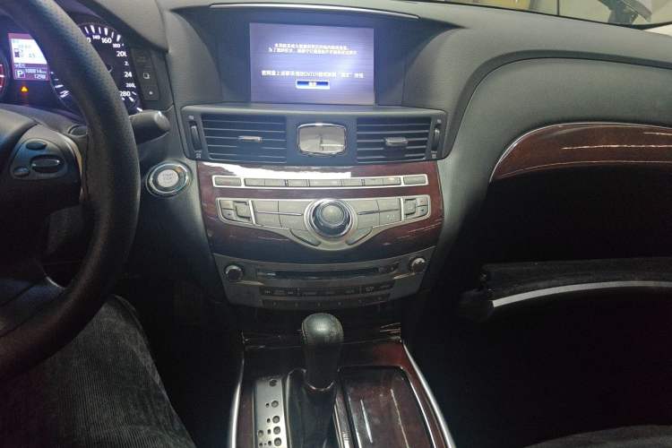 Used Infiniti Q70 2017 Q70L 2.5L Enjoyment Edition Audio And AC Panel