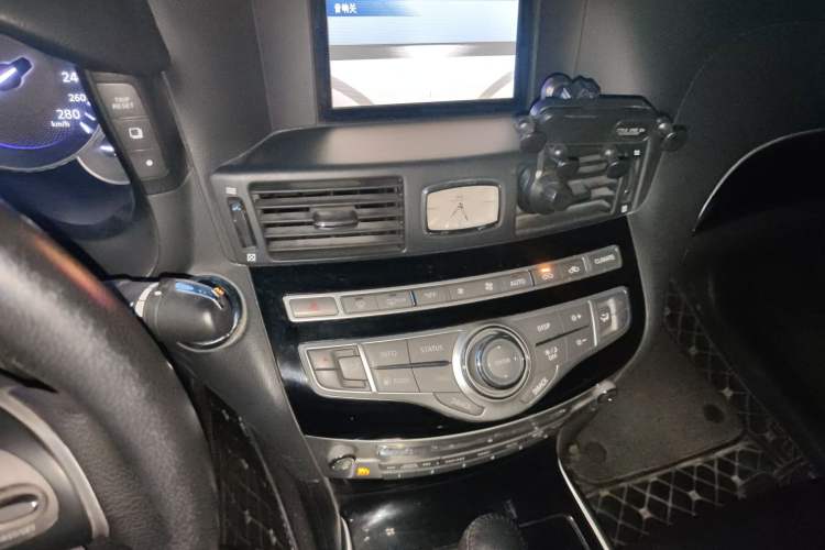 Used Infiniti Q70 2017 Q70L 2.5L Elite Edition Audio And AC Panel