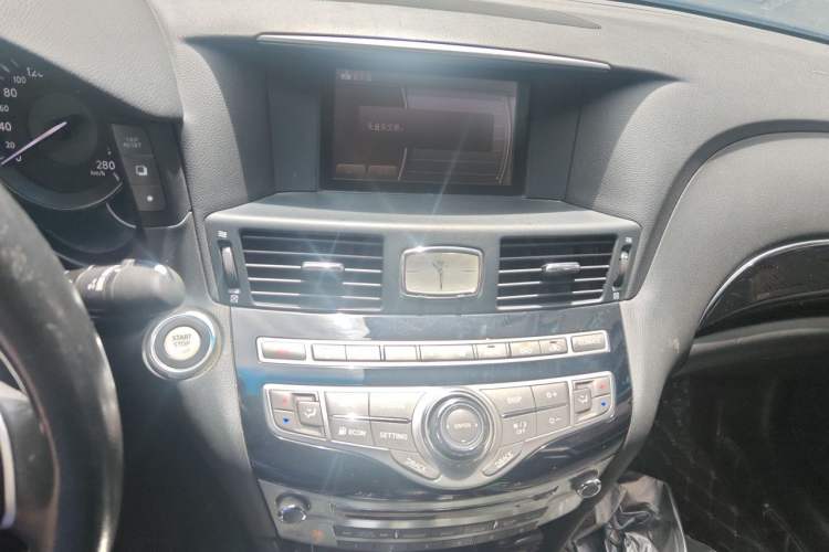 Used Infiniti Q70 2017 Q70L 2.5L Elite Edition Audio And AC Panel