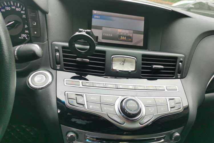 Used Infiniti Q70 2017 Q70L 2.5L Elite Edition Audio And AC Panel