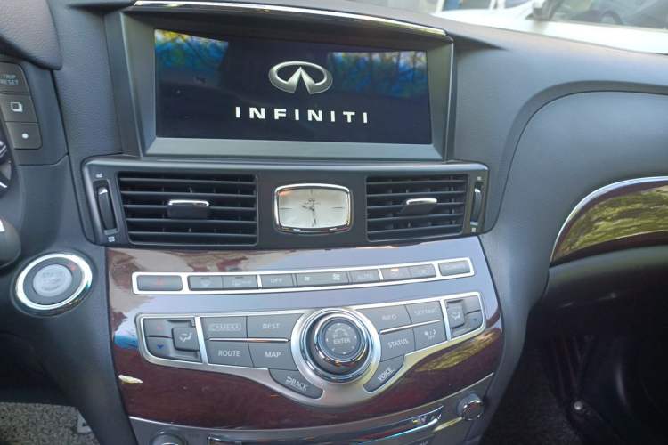 Used Infiniti Q70 2017 Q70L 2.5L Enjoyment Edition Audio And AC Panel
