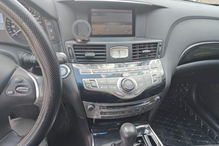 Used Infiniti Q70 2017 Q70L 2.5L Elite Edition Audio And AC Panel