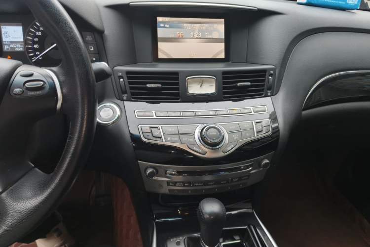 Used Infiniti Q70 2017 Q70L 2.5L Elite Edition Audio And AC Panel