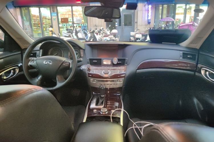 Used Infiniti Q70 2017 Q70L 2.5L Enjoyment Edition Center Console