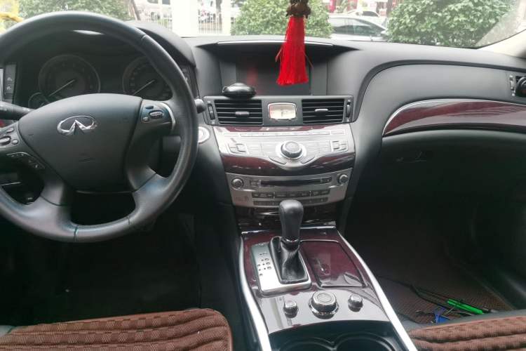 Used Infiniti Q70 2017 Q70L 2.5L Enjoyment Edition Center Console