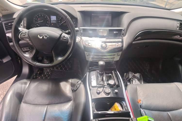 Used Infiniti Q70 2017 Q70L 2.5L Elite Edition Center Console