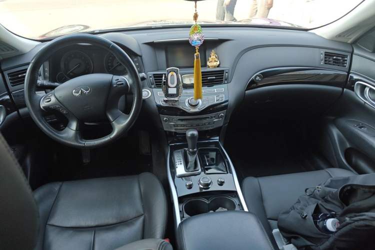 Used Infiniti Q70 2017 Q70L 2.5L Elite Edition Center Console