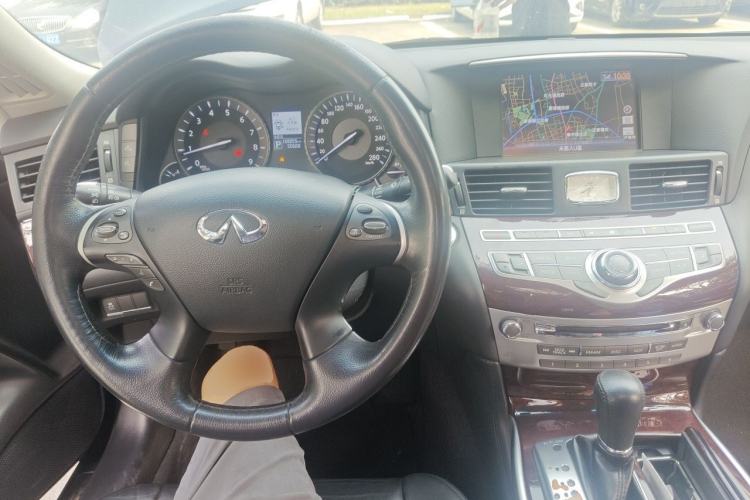 Used Infiniti Q70 2017 Q70L 2.5L Elite Edition Center Console
