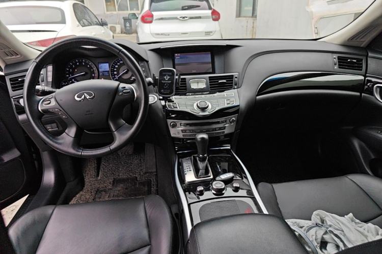 Used Infiniti Q70 2017 Q70L 2.5L Elite Edition Center Console