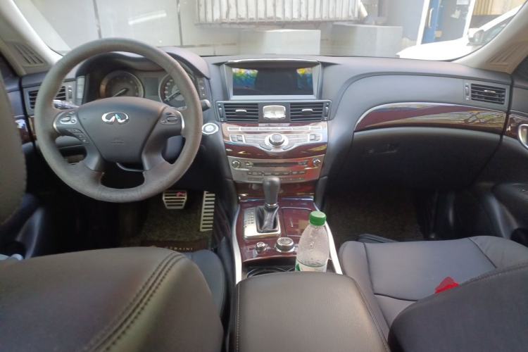 Used Infiniti Q70 2017 Q70L 2.5L Enjoyment Edition Center Console