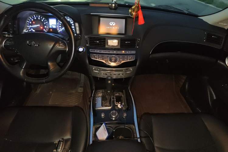 Used Infiniti Q70 2017 Q70L 2.5L Elite Edition Center Console