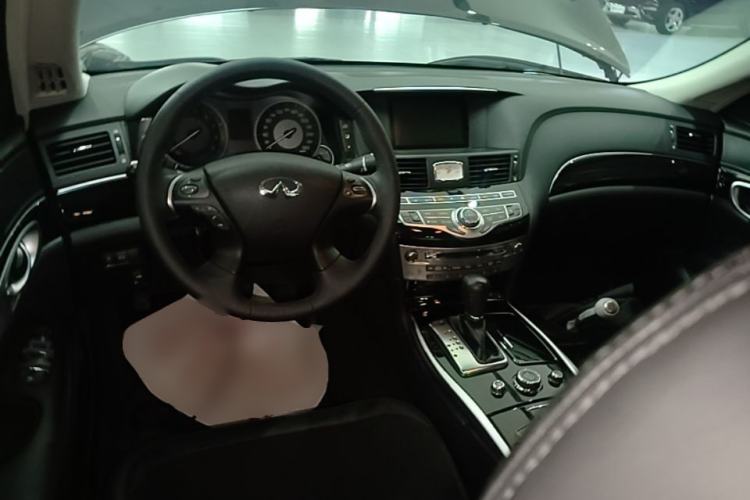 Used Infiniti Q70 2017 Q70L 2.5L Elite Edition Center Console