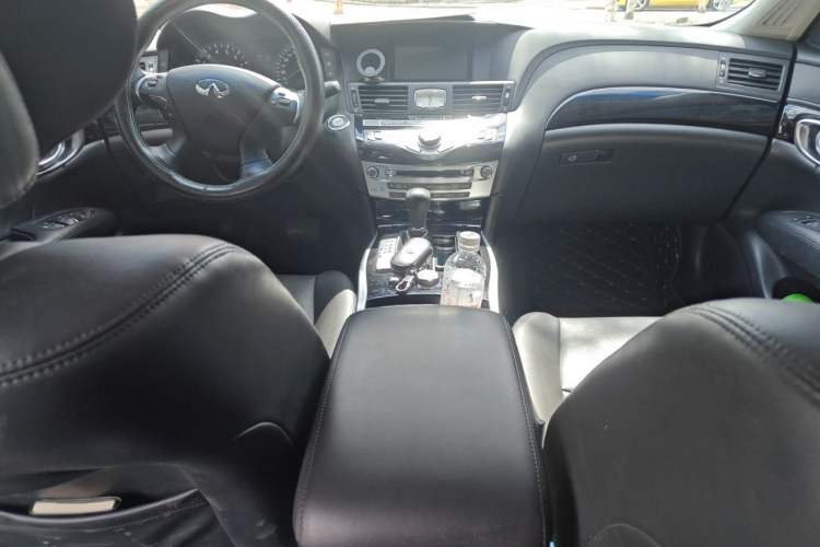 Used Infiniti Q70 2017 Q70L 2.5L Elite Edition Center Console
