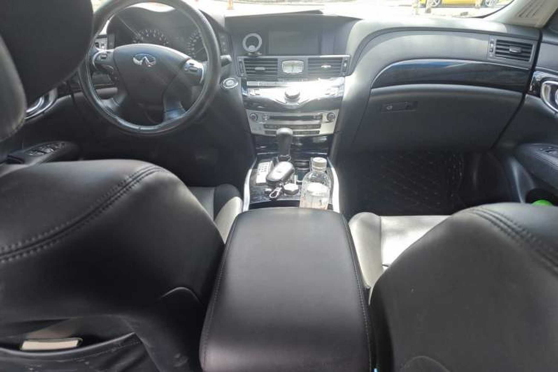 Used Infiniti Q70 2017 Q70L 2.5L Elite Edition Center Console