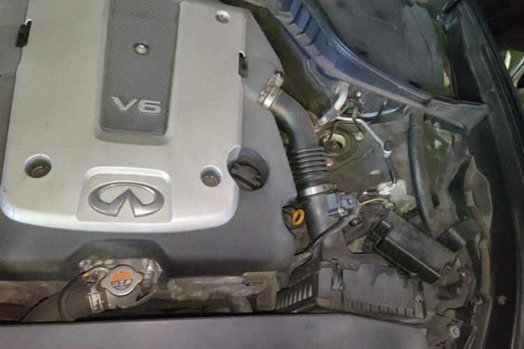 Used Infiniti Q70 2017 Q70L 2.5L Enjoyment Edition Engine Bay Left