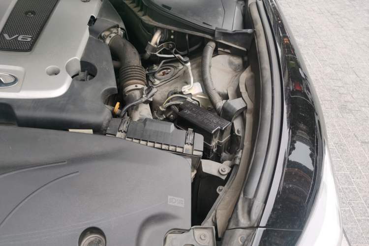 Used Infiniti Q70 2017 Q70L 2.5L Enjoyment Edition Engine Bay Left