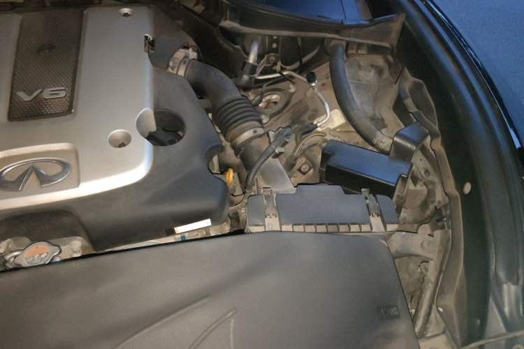 Used Infiniti Q70 2017 Q70L 2.5L Elite Edition Engine Bay Left