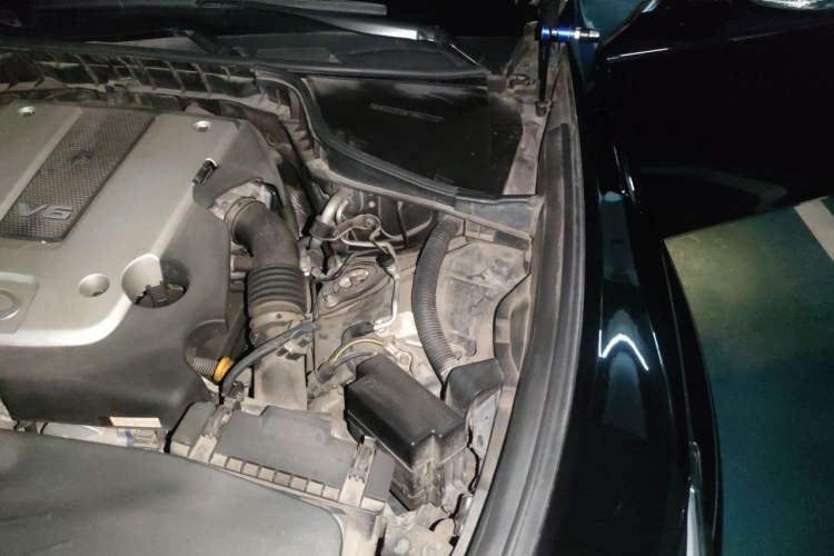 Used Infiniti Q70 2017 Q70L 2.5L Elite Edition Engine Bay Left