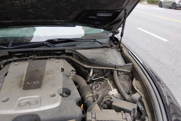 Used Infiniti Q70 2017 Q70L 2.5L Elite Edition Engine Bay Left