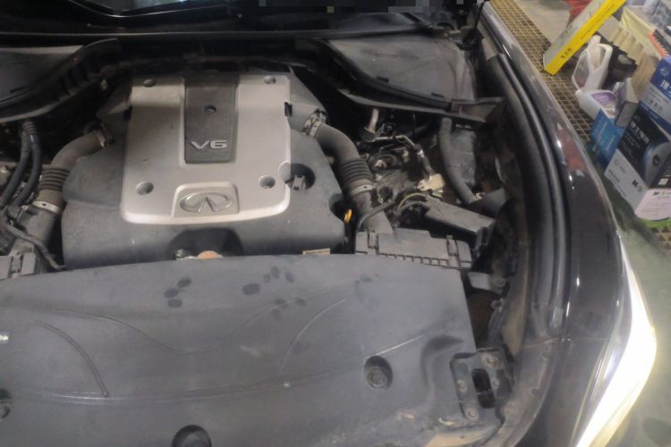 Used Infiniti Q70 2017 Q70L 2.5L Elite Edition Engine Bay Left