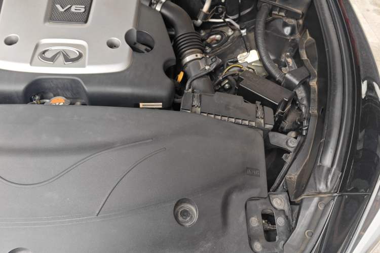 Used Infiniti Q70 2017 Q70L 2.5L Enjoyment Edition Engine Bay Left