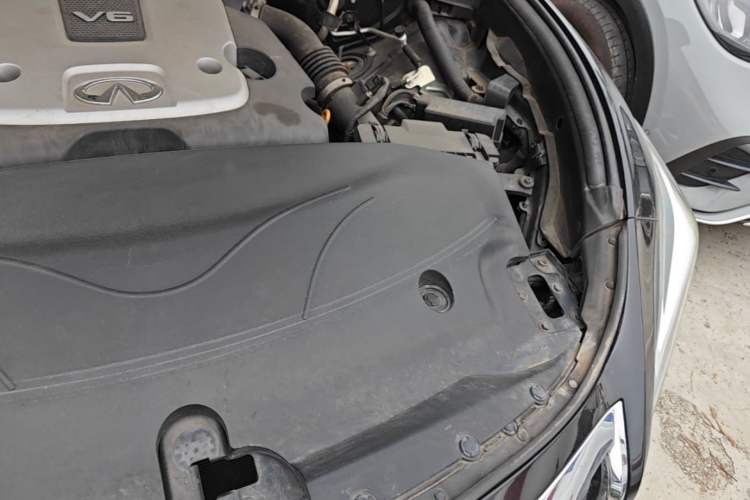 Used Infiniti Q70 2017 Q70L 2.5L Elite Edition Engine Bay Left