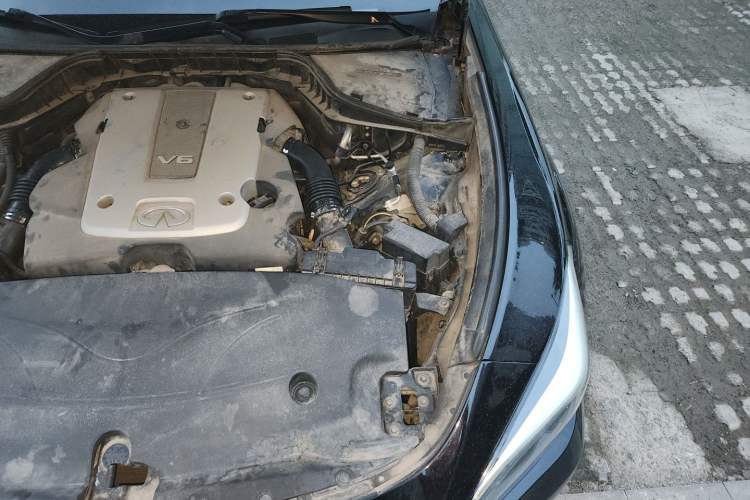 Used Infiniti Q70 2017 Q70L 2.5L Elite Edition Engine Bay Left