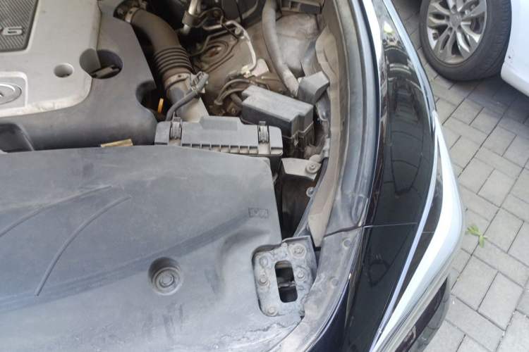 Used Infiniti Q70 2017 Q70L 2.5L Enjoyment Edition Engine Bay Left