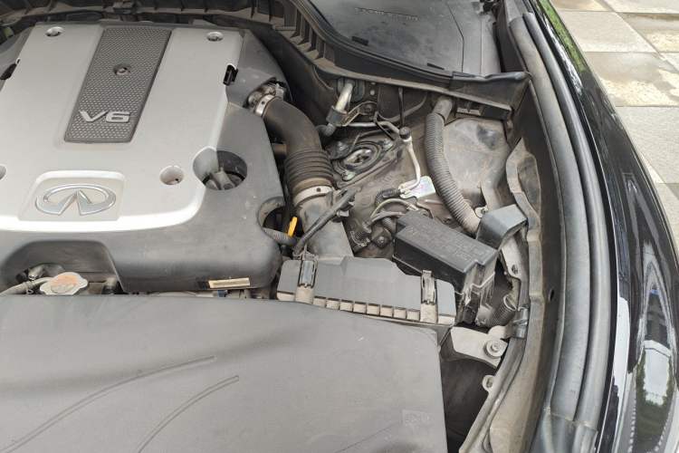 Used Infiniti Q70 2017 Q70L 2.5L Elite Edition Engine Bay Left