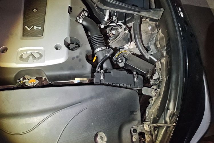 Used Infiniti Q70 2017 Q70L 2.5L Elite Edition Engine Bay Left