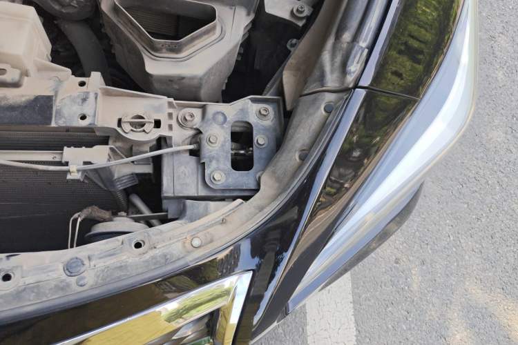 Used Infiniti Q70 2017 Q70L 2.5L Elite Edition Engine Bay Left