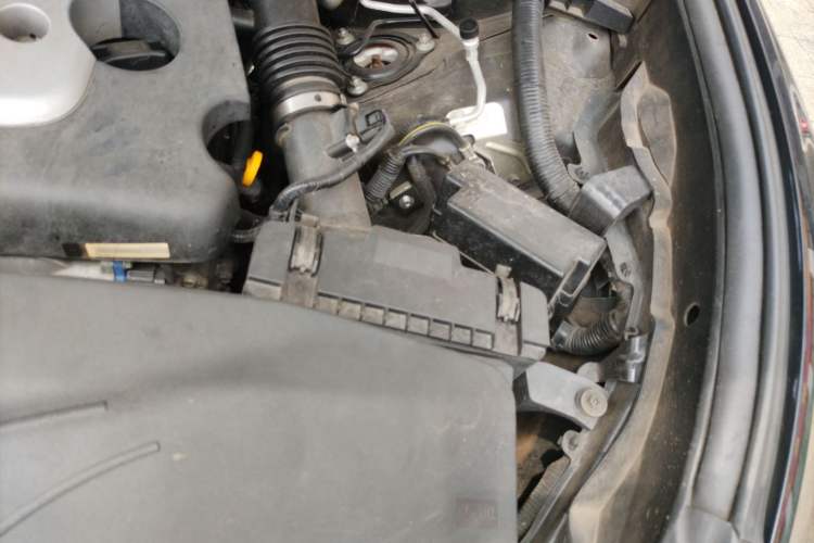 Used Infiniti Q70 2017 Q70L 2.5L Enjoyment Edition Engine Bay Left