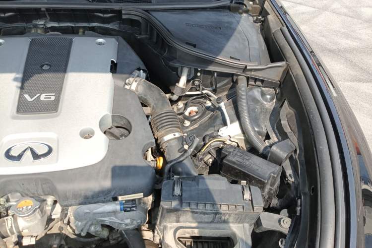 Used Infiniti Q70 2017 Q70L 2.5L Enjoyment Edition Engine Bay Left
