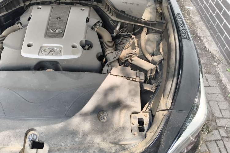 Used Infiniti Q70 2017 Q70L 2.5L Elite Edition Engine Bay Left