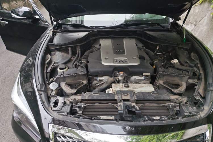 Used Infiniti Q70 2017 Q70L 2.5L Elite Edition Engine Bay Right