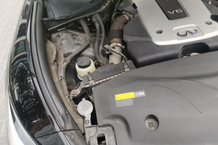 Used Infiniti Q70 2017 Q70L 2.5L Enjoyment Edition Engine Bay Right