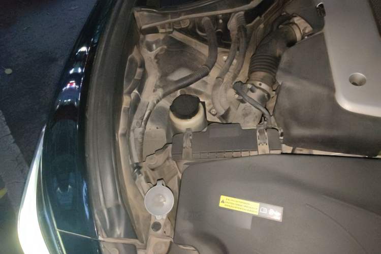 Used Infiniti Q70 2017 Q70L 2.5L Elite Edition Engine Bay Right