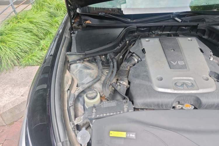 Used Infiniti Q70 2017 Q70L 2.5L Elite Edition Engine Bay Right