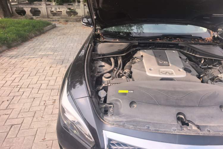 Used Infiniti Q70 2017 Q70L 2.5L Elite Edition Engine Bay Right