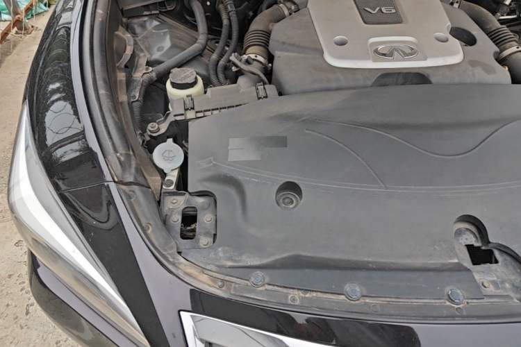Used Infiniti Q70 2017 Q70L 2.5L Elite Edition Engine Bay Right