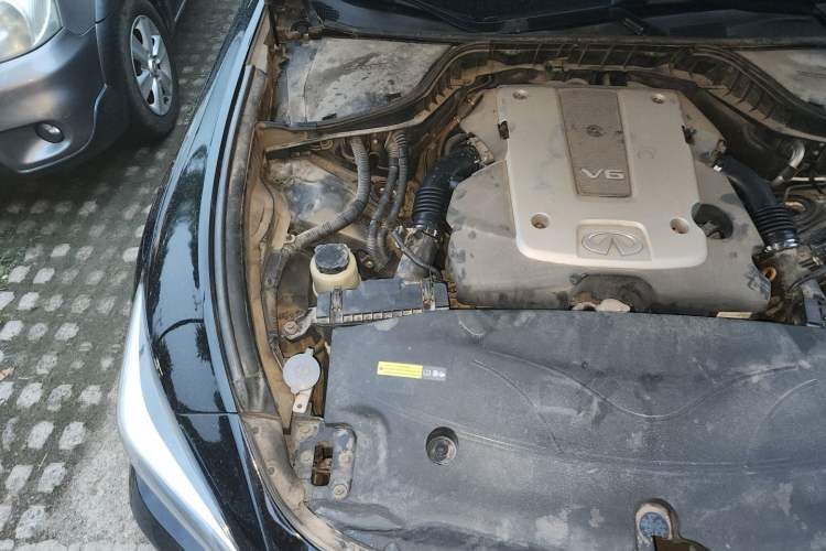 Used Infiniti Q70 2017 Q70L 2.5L Elite Edition Engine Bay Right