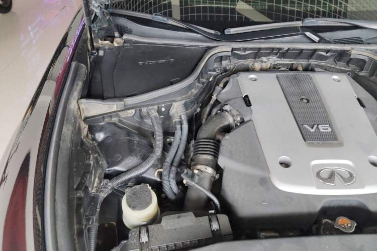 Used Infiniti Q70 2017 Q70L 2.5L Elite Edition Engine Bay Right