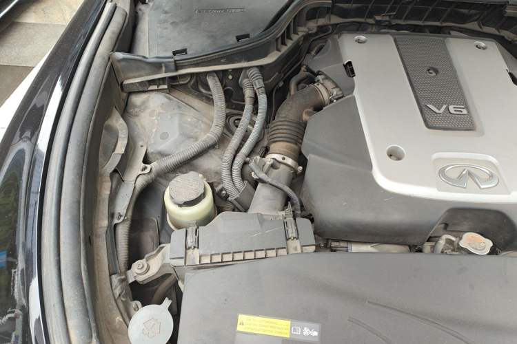 Used Infiniti Q70 2017 Q70L 2.5L Elite Edition Engine Bay Right