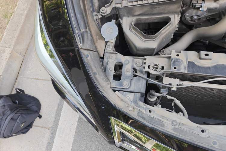 Used Infiniti Q70 2017 Q70L 2.5L Elite Edition Engine Bay Right