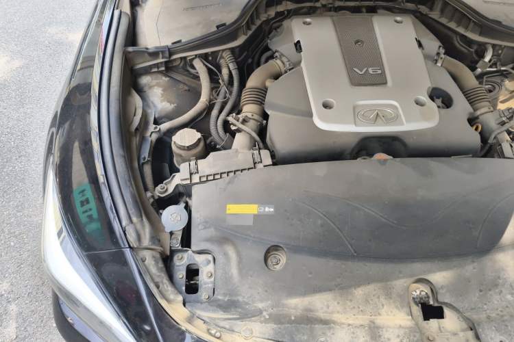 Used Infiniti Q70 2017 Q70L 2.5L Elite Edition Engine Bay Right