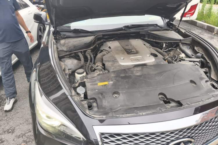 Used Infiniti Q70 2017 Q70L 2.5L Elite Edition Engine Bay Right