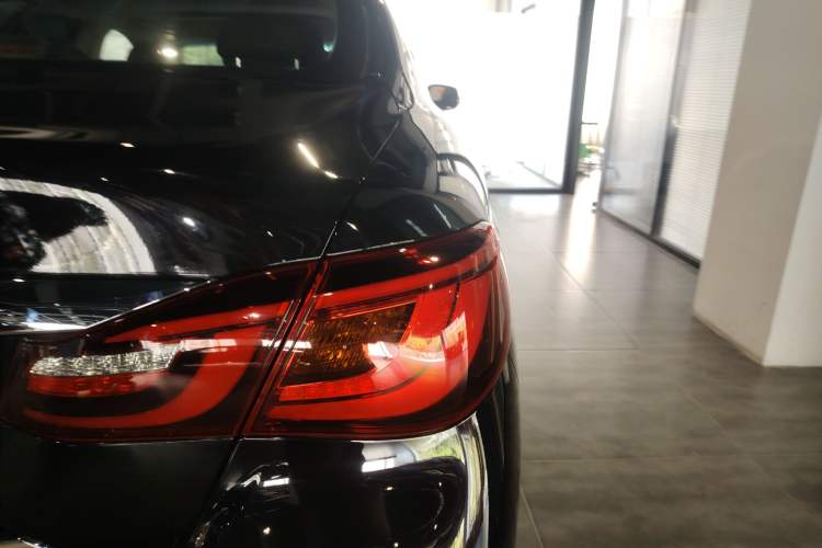 Used Infiniti Q70 2017 Q70L 2.5L Elite Edition Exterior 6