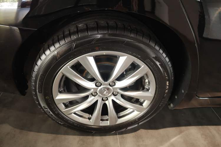 Used Infiniti Q70 2017 Q70L 2.5L Elite Edition Exterior 8
